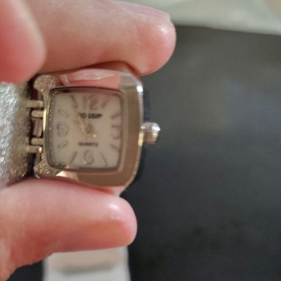 Elegant Silver and Black Zebra Pattern Ring - Picture 3 of 4